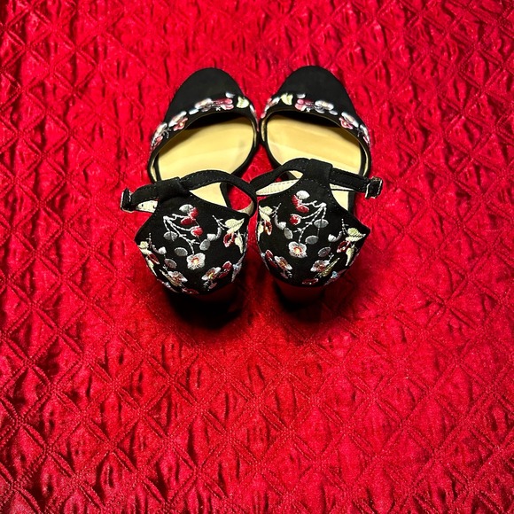 Charlotte Russe Floral Embroidered Heels - Picture 3 of 4